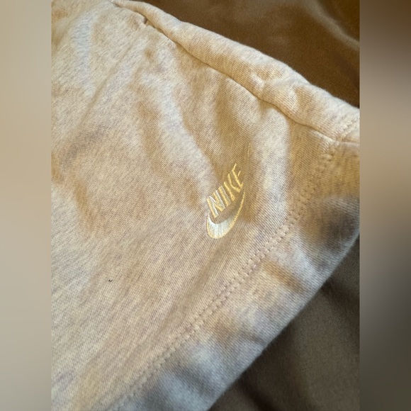 Nike shorts - Picture 2 of 3